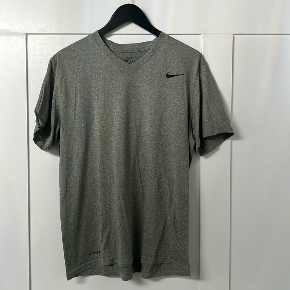 Men’s dry fit Nike v neck